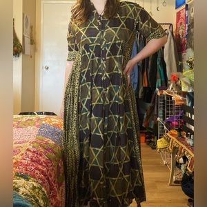 vintage green patterned maxi dress! 💟🪩